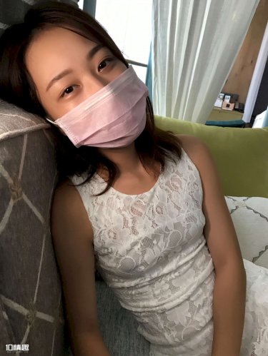 两个美女舌吻